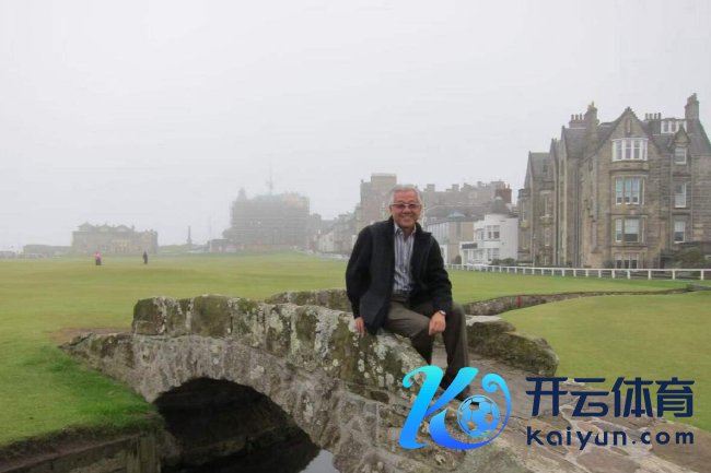 2012年7月7日，2005年景为R&amp;A会员的戴耀宗在圣安德鲁斯老球场的斯威肯橋