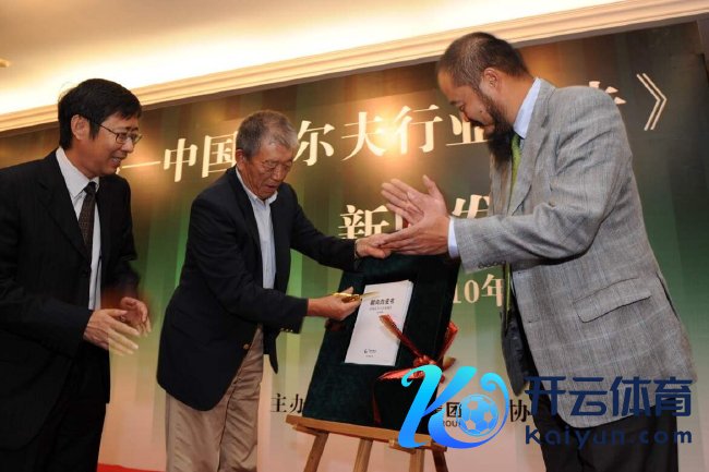 从左到右：陈朝行、王军、韩子定在《朝向白皮书》发布现场