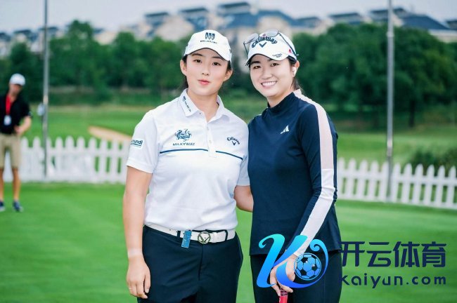 殷若宁和张斯洋在上海别克LPGA锦标赛合影（图片来自搜狐体育）