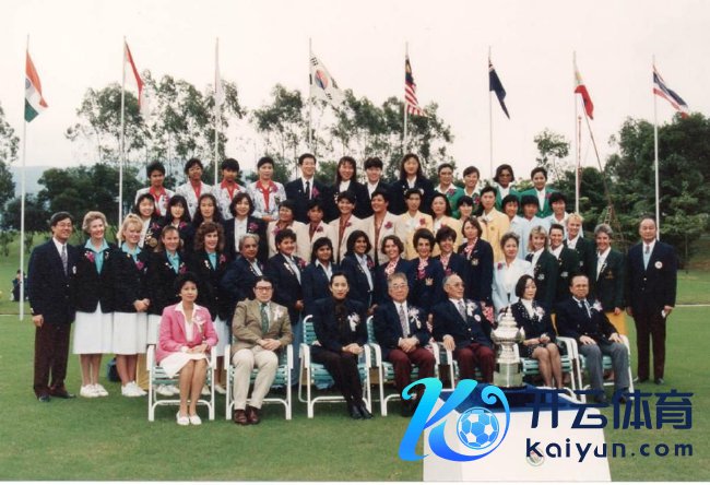 在中山温泉高尔夫球会举办的皇后杯（戴耀宗第二排左一/苏婉第一行左一）